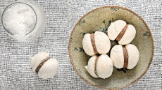 Μπεζέδες σάντουιτς με κρέμα κακάο