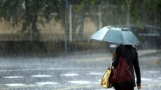 Καιρός: Με βροχές και πτώση της θερμοκρασίας κλείνει το Σαββατοκύριακο