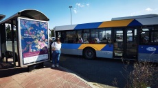 Καβγάς και αλληλομηνύσεις σε λεωφορείο στο Ίλιον, οδηγός πιάστηκε στα χέρια με 16χρονο -  «Του έσπασε τα γυαλιά και το δόντι»
