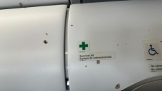 Αϊτή:  Αεροσκάφος χτυπήθηκε από σφαίρες - Τραυματίστηκε μία αεροσυνοδός  - Βίντεο και φωτογραφίες