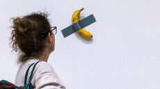 Sotheby's:  Έδωσαν $6,2 εκατ. για μια... μπανάνα σε τοίχο - Δείτε βίντεο