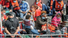 Βρετανία: Ο Στάρμερ λέει ότι έχει ένα "σχέδιο" για τη μείωση της μετανάστευσης