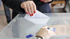 Δημοσκόπηση Opinion Poll: Πρωτιά για τη ΝΔ με διψήφια διαφορά από το ΠΑΣΟΚ - Εννέα κόμματα στη Βουλή