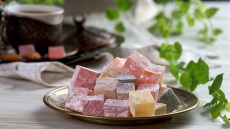 Οικογένεια Τέσκου: Χειροποίητα γλυκά Ικαρίας με πυξίδα την παράδοση