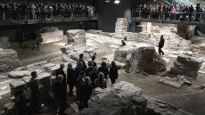 Βίντεο: 3.500 τ.μ. με αρχαιολογικά ευρήματα στον σταθμό Βενιζέλου - Παρουσία Σακελλαροπούλου και Μητσοτάκη έγιναν τα αποκαλυπτήρια