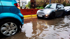 H κακοκαιρία Bora «χτυπά» και την Αττική -  112 στη Λήμνο, απεγκλωβισμοί από τις πλημμύρες