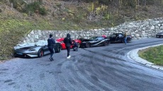 Καραμπόλα... 7,2 εκατ. ευρώ στις Άλπεις - Συγκρούστηκαν δύο Ferrari, μια McLaren και μια Bentley