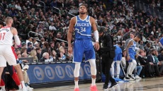 Απίθανος Αντετοκούνμπο: Έβαλε 42 πόντους με triple double, «έπιασε» τον Τζόρνταν και σκεφτόταν... Χαβάη και pina colada - Δείτε βίντεο