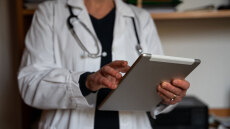 Τη Δευτέρα στον ανακριτή ο πρώην μαιευτήρας που συνελήφθη στην Αχαΐα για πορνογραφία ανηλίκων