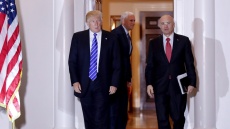 Ο Τραμπ  ονομάζει πρεσβευτή των ΗΠΑ στην ΕΕ πρώην επικεφαλής αλυσίδας φαστ-φουντ 