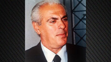 Θόδωρος Χαριτόπουλος: «Έφυγε» ο μπάτλερ του Καραμανλή - Ξεκίνησε από τη Μύκονο και έγινε μέχρι και ρόλος στους 10 Μικρούς Μήτσους 