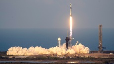 Βίντεο: Αναχώρησε η αποστολή της NASA για να φέρει πίσω τους δύο Aμερικανούς αστροναύτες που έχουν αποκλειστεί στον Διεθνή Διαστημικό Σταθμό