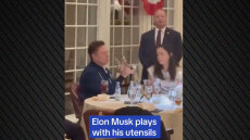 Το δείπνο της αμηχανίας: Το «παιχνίδι» του Μασκ με… πιρούνια και κουτάλια δίπλα στον Τραμπ, δείτε βίντεο