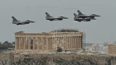 Με λαμπρότητα τιμήθηκε η επέτειος 25ης Μαρτίου - Εντυπωσιακή η στρατιωτική παρέλαση, πλήθος κόσμου στο Σύνταγμα 