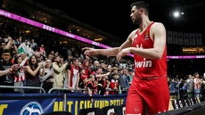 Ολυμπιακός: Η στήριξη των φιλάθλων στη Γερμανία και η ομιλία του Μπαρτζώκα για τον Παπανικολάου - Βίντεο