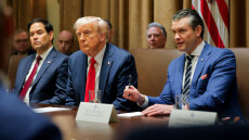 Το σχέδιο των ΗΠΑ αν καταρρεύσει η εκεχειρία με το Ιράν: Πλήγματα σε στόχους στο Ορμούζ και σε πρόσωπα που υπονομεύουν τις διαπραγματεύσεις