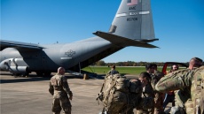 Οι ΗΠΑ μειώνουν τα στρατεύματά τους στη Συρία κατά το ήμισυ 