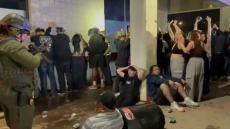 Περισσότερες από 100 συλλήψεις μεταναστών σε έφοδο σε κλαμπ στο Κολοράντο - «Συγχαρητήρια Αμερική», λέει ο Τραμπ για τις απελάσεις