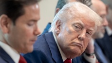 Ο Τραμπ επιμένει στην προσάρτηση της Γροιλανδίας: «Δεν αποκλείω τη χρήση στρατιωτικής βίας» 