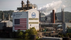 Ο Τραμπ ανακοίνωσε πως η US Steel θα παραμείνει στις ΗΠΑ