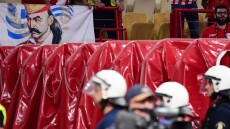 Ολυμπιακός - Παναθηναϊκός: Γέμισε ελληνικές σημαίες το ΣΕΦ - Το πανό με τον Κολοκοτρώνη και ο... ήρωας Φουρνιέ - Φωτογραφίες 