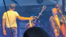 Βίντεο: Ο Μάρκους Μάμφορντ αποχώρησε εξοργισμένος από τη σκηνή σε συναυλία του στις ΗΠΑ