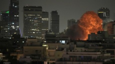 Μέση Ανατολή: Περίπου 350 βαλλιστικούς εκτόξευσε το Ιράν στο Ισραήλ από την Παρασκευή - 24 οι νεκροί