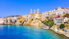 Σύρος: Η πρωτεύουσα των Κυκλάδων στους 6 σημαντικότερους διεθνείς πολιτιστικούς προορισμούς της Ευρώπης για το 2025