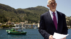 ΠΑΣΟΚ: Άγριος καυγάς παπανδρεϊκών - εκσυγχρονιστών για το πρώτο Μνημόνιο