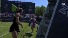 Σάκκαρη: Άγριος καυγάς μεταξύ της Ελληνίδας πρωταθλήτριας και της Πουτίντσεβα μετά το τέλος του αγώνα - Βίντεο
