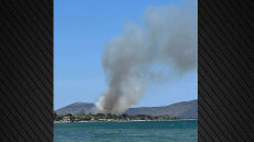 Υπό μερικό έλεγχο η φωτιά στον Μαραθώνα

