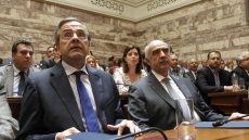 10 χρόνια από το δημοψήφισμα: Η «ακέφαλη» ΝΔ, οι αποφάσεις Μεϊμαράκη και τα τηλεφωνήματα Παυλόπουλου και Καραμανλή