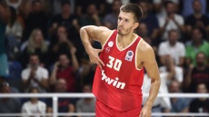 Ο μάνατζερ του Πετρούσεφ διαψεύδει τις φήμες αποχώρησης του Σέρβου σέντερ από τον Ολυμπιακό 