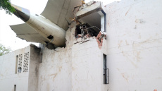 Τι λέει η Boeing για τους διακόπτες καυσίμου στα αεροπλάνα της μετά την έκθεση για τη συντριβή του Dreamliner της Air India
