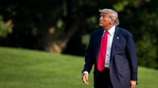 Ο Τραμπ διαψεύδει ότι σχεδιάζει την αποπομπή του προέδρου της FED, Τζερόμ Πάουελ: Εξαιρετικά απίθανο