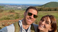 Ο Τσάμπι Αλόνσο και η σύζυγος του κατηγορούνται για αυθαίρετη δόμηση και σφετερισμό δημοσίου δρόμου
