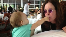 Η τελευταία επιθυμία του Όζι Όσμπορν: «Θέλω να περάσω χρόνο με τα εγγόνια μου, δεν θέλω να πεθάνω σε δωμάτιο ξενοδοχείου»