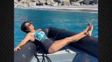 Η Άλκηστις Πρωτοψάλτη εύχεται «καλό μήνα» ποζάροντας σε σκάφος
