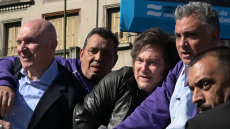 Σάλος στην Αργεντινή: Πετροβόλησαν τον Μιλέι - Σκάνδαλο με την αδελφή του, την κατηγορούν πως καταχράστηκε κονδύλια για ΑμεΑ