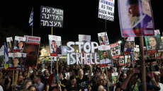 Χιλιάδες διαδηλωτές στο Τελ Αβίβ ζητούσαν από τον Τραμπ να γράψει ιστορία τερματίζοντας τον πόλεμο στη Γάζα