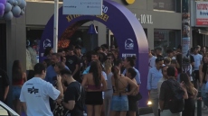 Χαλάνδρι: Πάνω από 300 μέτρα η ουρά σε εγκαίνια αλυσίδας fast food - Δείτε βίντεο