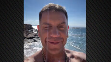 Το μήνυμα του Γιώργου Μαζωνάκη από την παραλία: Ελάτε να κάνετε καμία βουτιά και αφήστε τις μ…