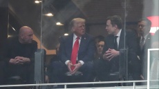  Τραμπ και Μασκ κάθισαν μαζί στο μνημόσυνο του Τσάρλι Κερκ στο Φοίνιξ - Δείτε βίντεο 