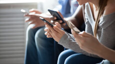 Κερδίζει έδαφος στις Βρυξέλλες η πρωτοβουλία Μητσοτάκη για απαγόρευση των social media σε ανηλίκους