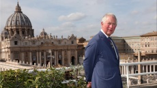 Ο βασιλιάς Κάρολος θα επισκεφθεί το Βατικανό στα τέλη Οκτωβρίου 