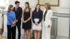 «Έλεος με τα fake news»: Η Σοφία Μητσοτάκη απαντά για τα εισιτήρια, το ποπ κορν και την coca cola του πρωθυπουργού στη Βοστώνη