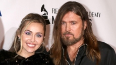 Η Μάιλι Σάιρους αποκάλυψε πως ο πατέρας της έκλαψε όταν του αφιέρωσε το νέο της τραγούδι - «Δεν τον έχω δει έτσι ποτέ ξανά»