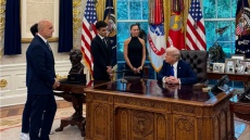 Η οικογένεια του δολοφονημένου Αμερικανοϊσραηλινού ομήρου Ομέρ Νέουτρα συναντήθηκε με τον Τραμπ στον Λευκό Οίκο 