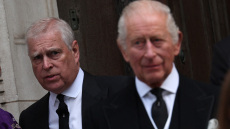 Αφαιρούνται όλοι οι τίτλοι από τον Άντριου, χάνει και το «πρίγκιπας» - Ο Κάρολος τον διώχνει από την βασιλική κατοικία