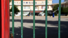 Πήγε να τη βιάσει ένας Άραβας και από τότε κουβάλαγε μαχαίρι, λέει ο πατέρας της 16χρονης που επιτέθηκε σε μαθήτρια στην Κυψέλη